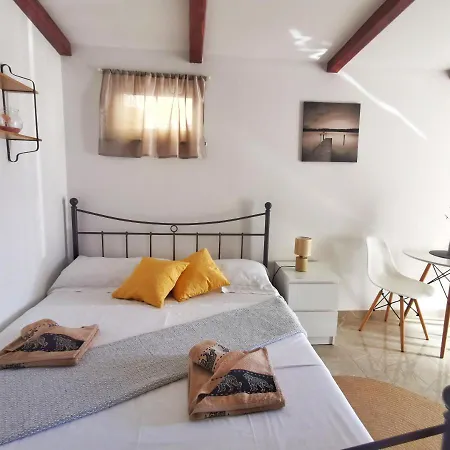 With Character Пула