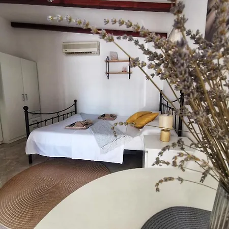 With Character Апартаменти *