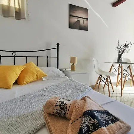 With Character פולה